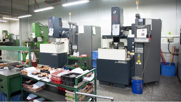 塑膠模具制造結構會造成注塑件成型加工缺陷嗎？