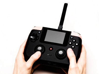 手持一體顯示無人機遙控器定制 手持一體顯示無人機遙控器定制
